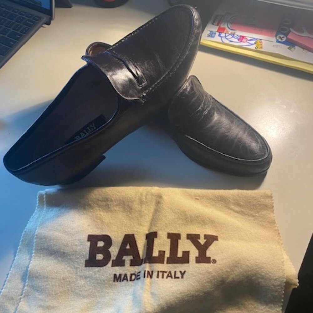 Ballys Loafers, size 9, good condition